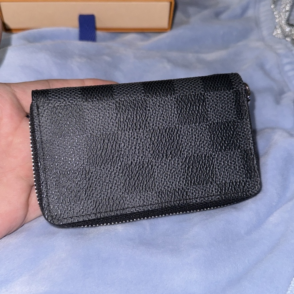 Men’s or Women’s Louis Vuitton Damier Coin Pouch! Brand New comes with Box! - Picture 4 of 15